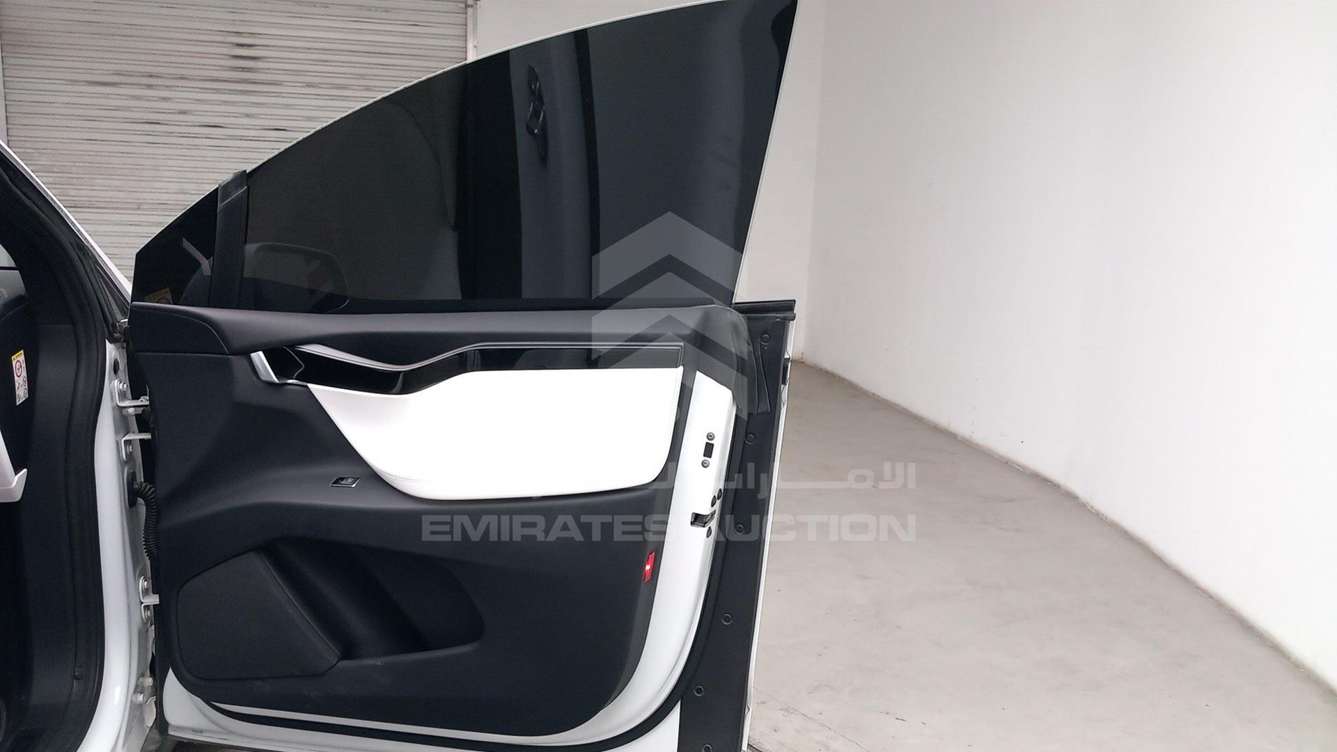 2018 TESLA MODEL X VIN: 5YJXCCE27JF116185