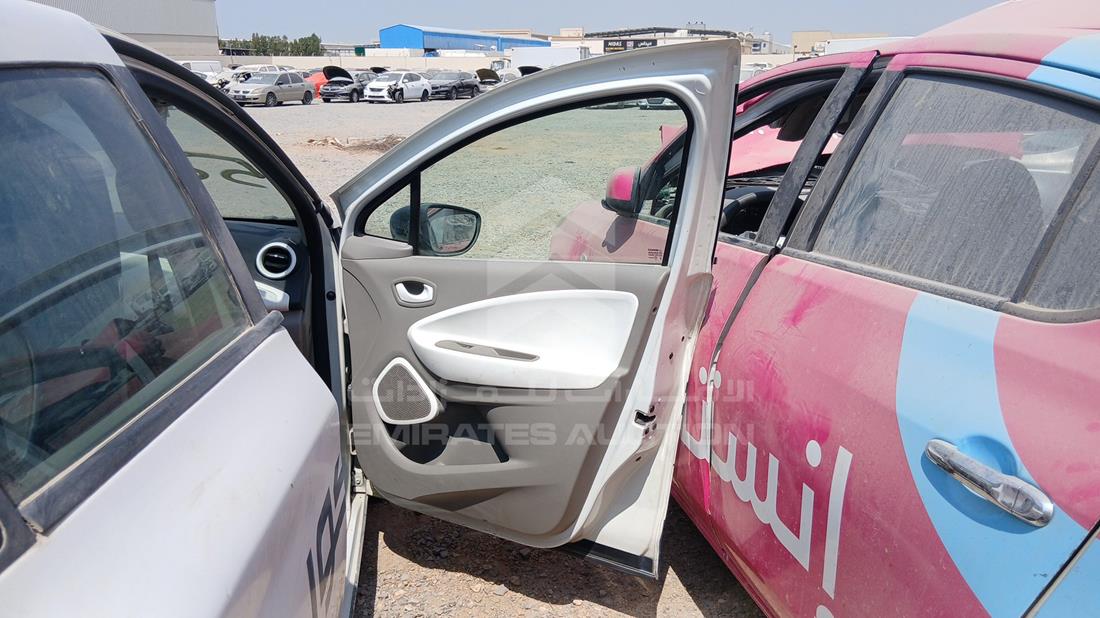 2019 Renault Zoe — Front Right Door — Photo 24