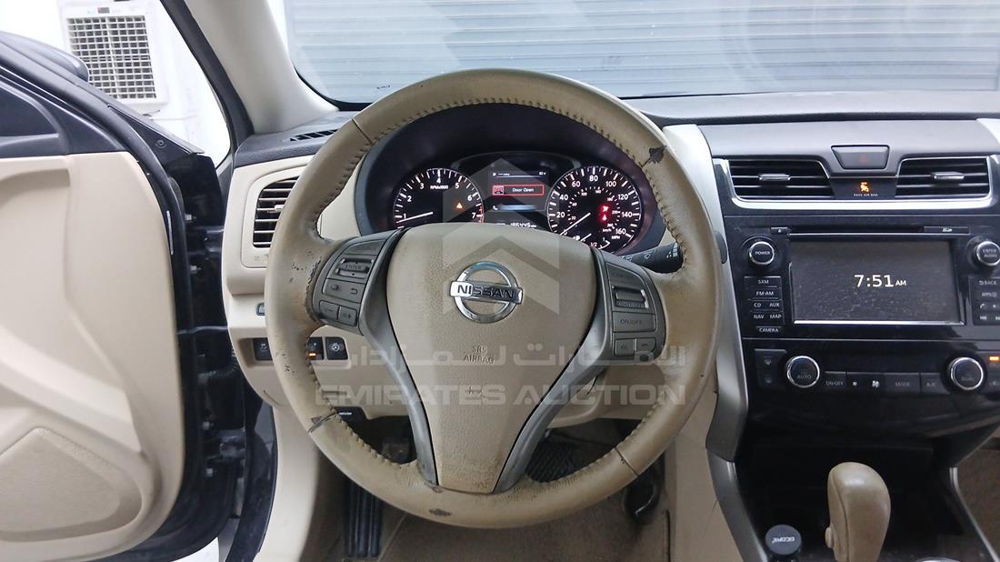 2014 Nissan Altima — Steering & Mounted Controls — Photo 17
