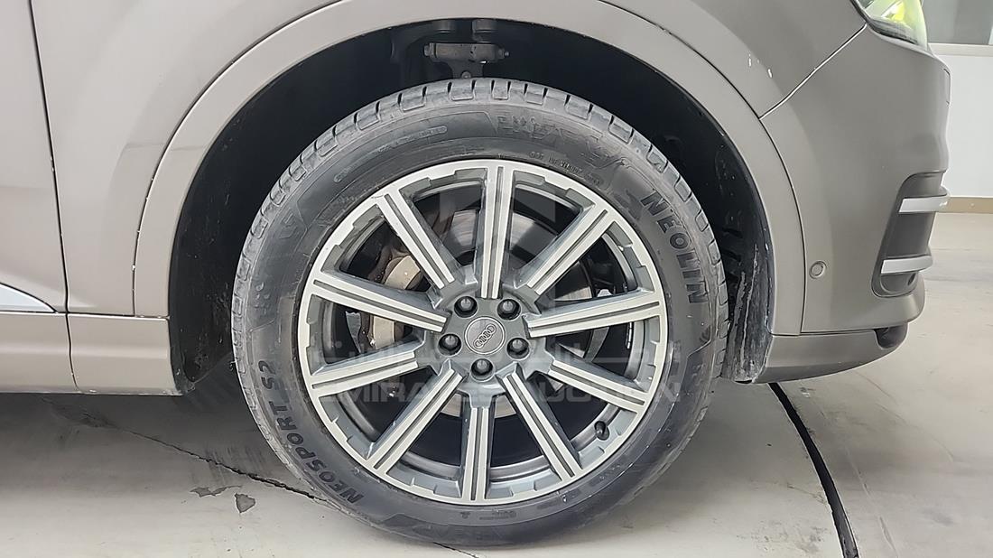 2016 Audi Q7 — Front Right Tyre — Photo 35