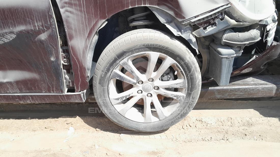 2015 Chrysler 200 — Front Right Tyre — Photo 28