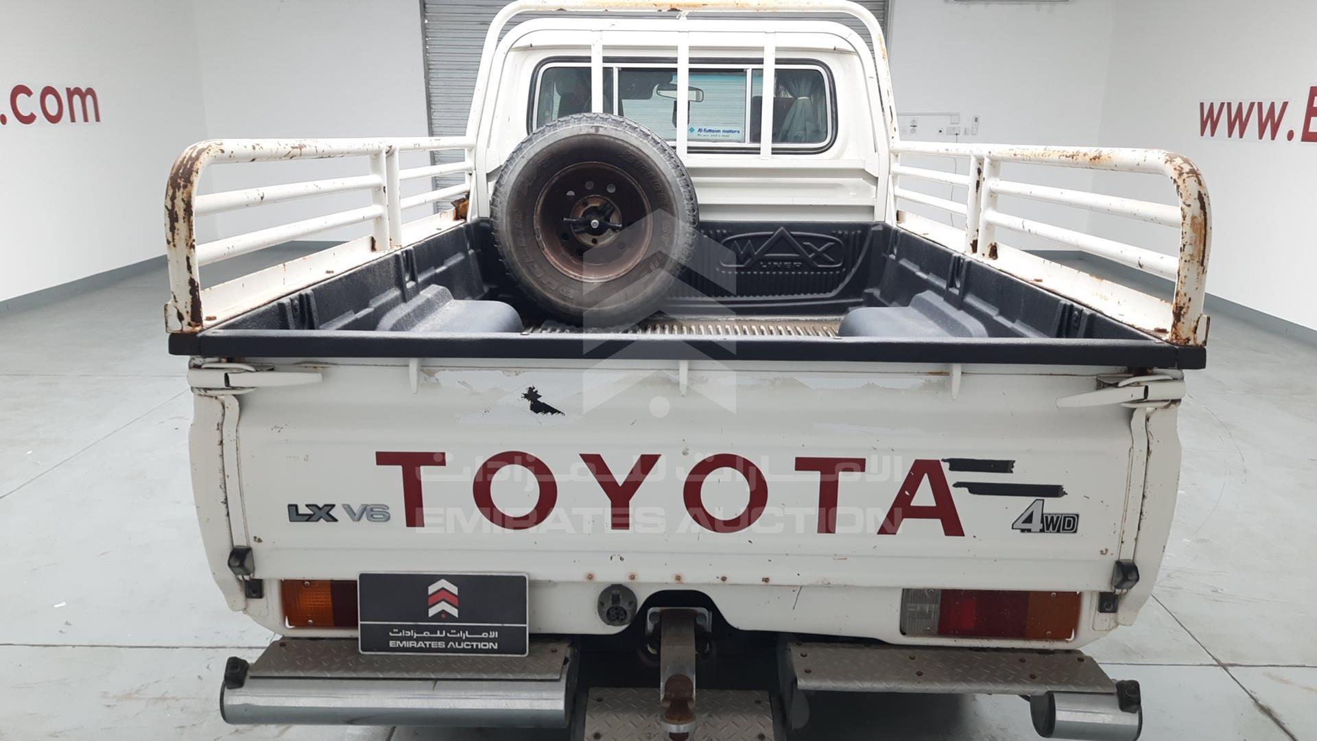 2013 TOYOTA LAND CRUISER VIN: JTFLU73J2D4547985
