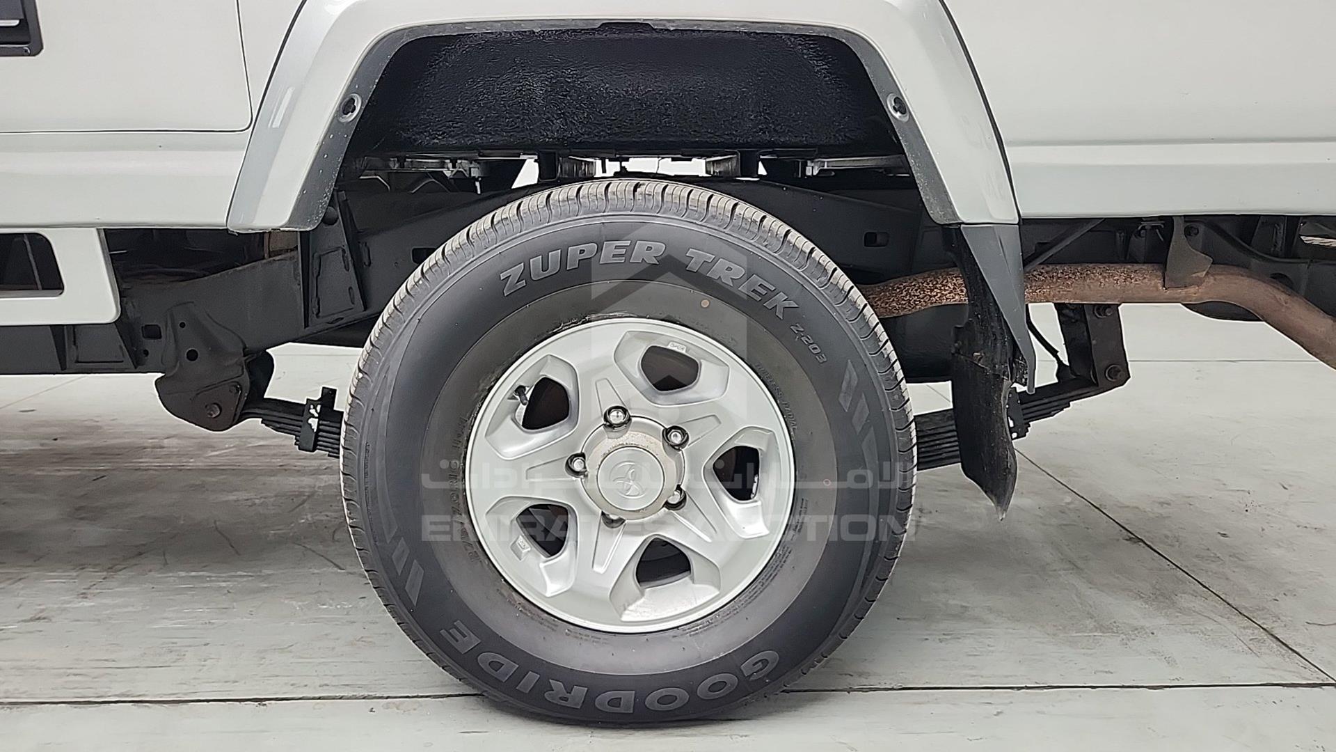 2009 TOYOTA LAND CRUISER VIN: JTFLJ71J198018409