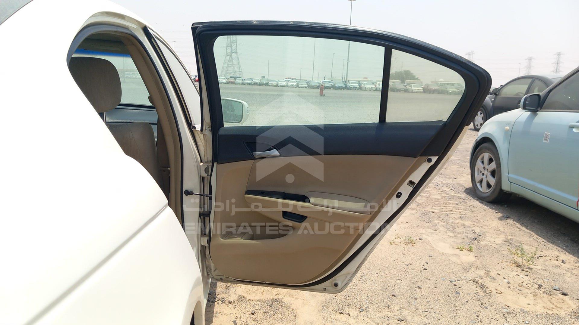 2011 HONDA ACCORD VIN: JHMCP2639BC402461