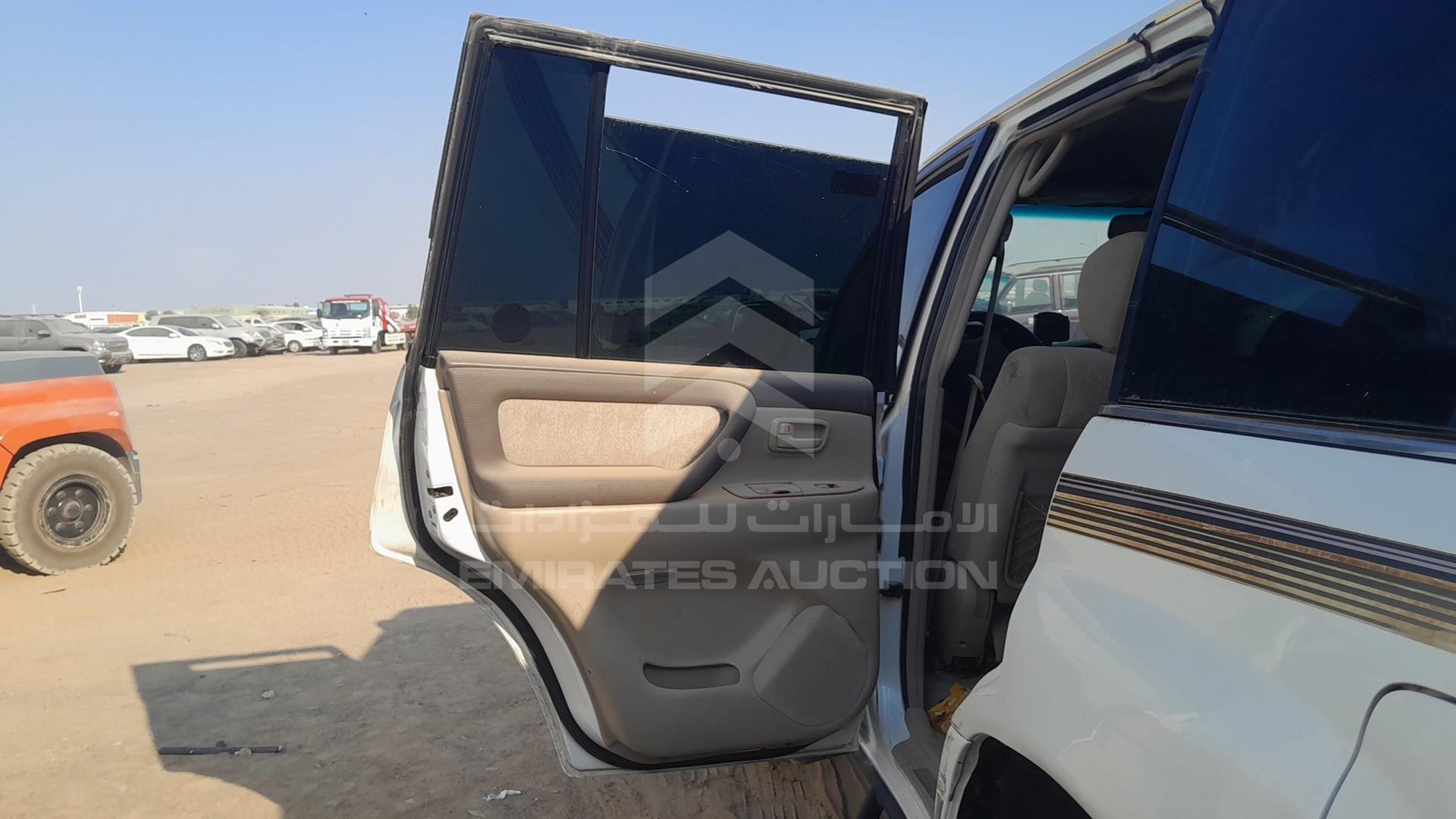 2007 TOYOTA LAND CRUISER VIN: JTEHT05J572106823
