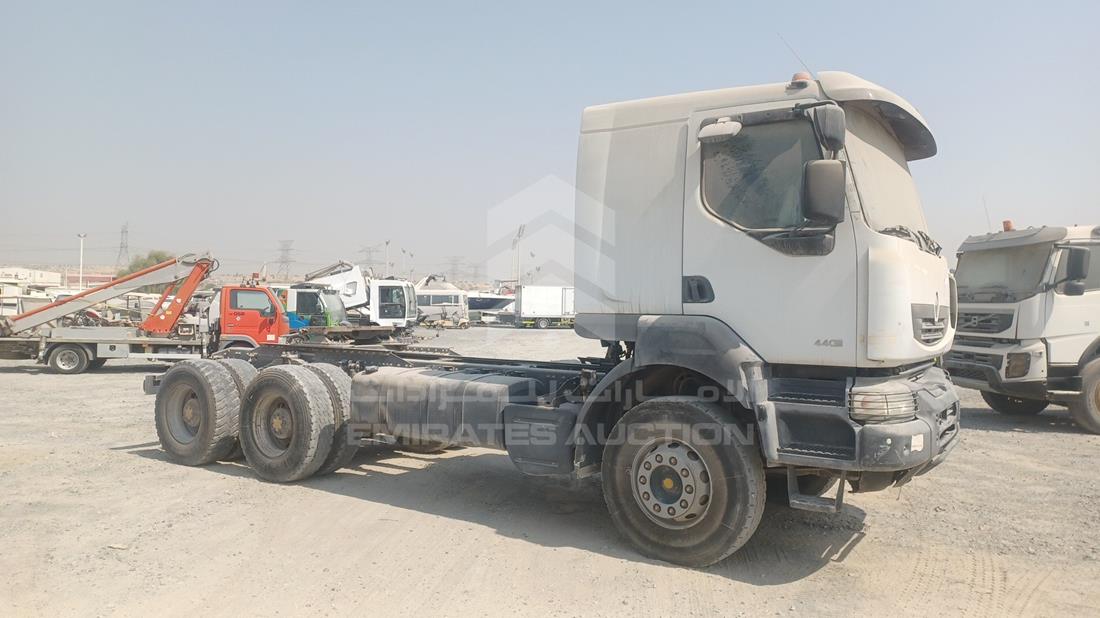 2014 Renault 440 — Front Right Angle — Photo 10