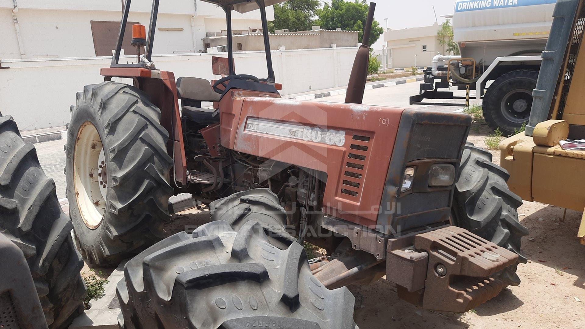 0 TRACTOR --- VIN: 001064401