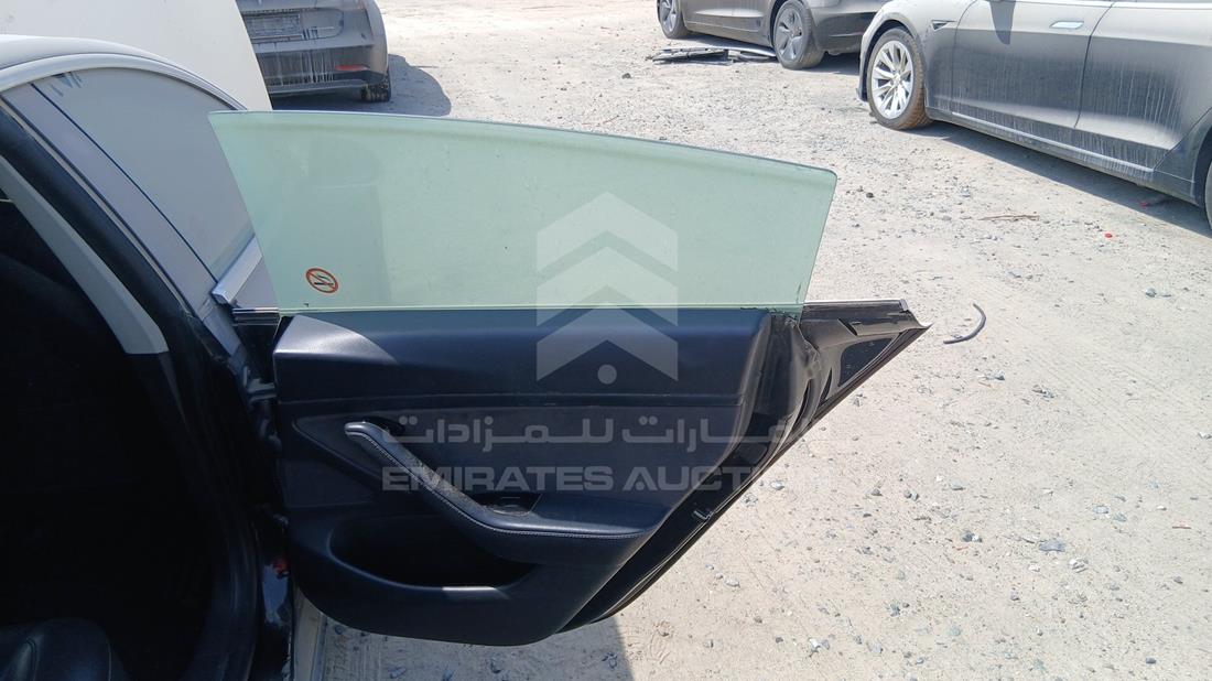 تيسلا موديل 3 2020 — الباب الخلفي الأيمن — صورة 22