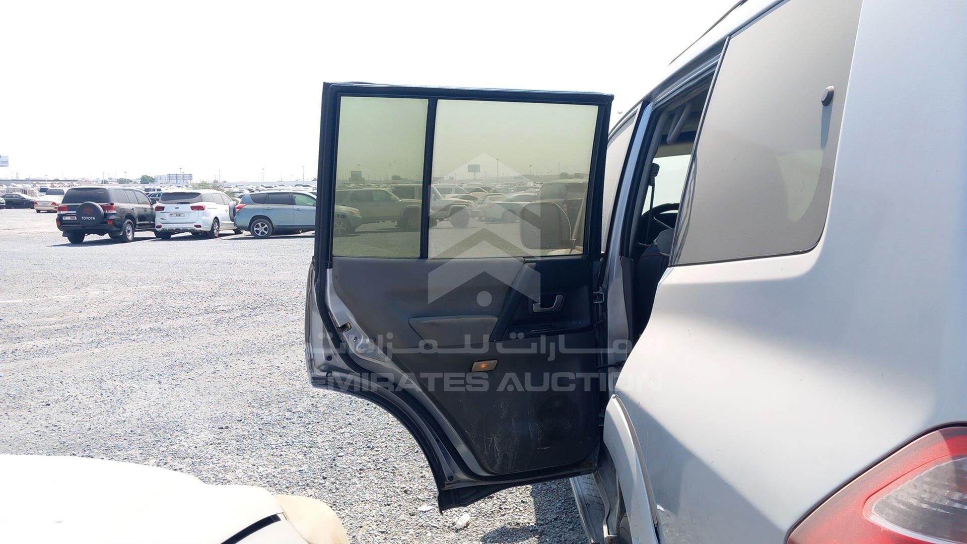 2006 MITSUBISHI PAJERO VIN: JMYLRV73W6J713137