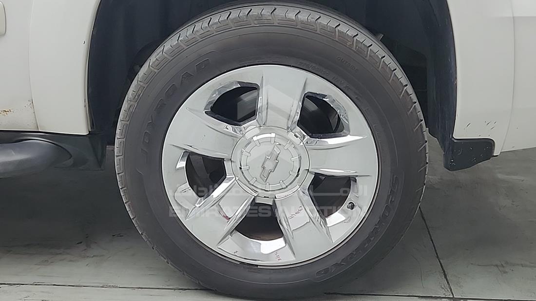 2008 Chevrolet Tahoe — Rear Left Tyre — Photo 34
