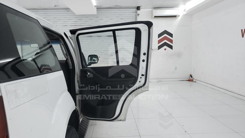 VSKLR11A3EA543133 Auction: EmiratesAuction Lot: 405690 VSKLR11A3EA543133 Nissan Pathfinder 2014 WHITE Photo 23