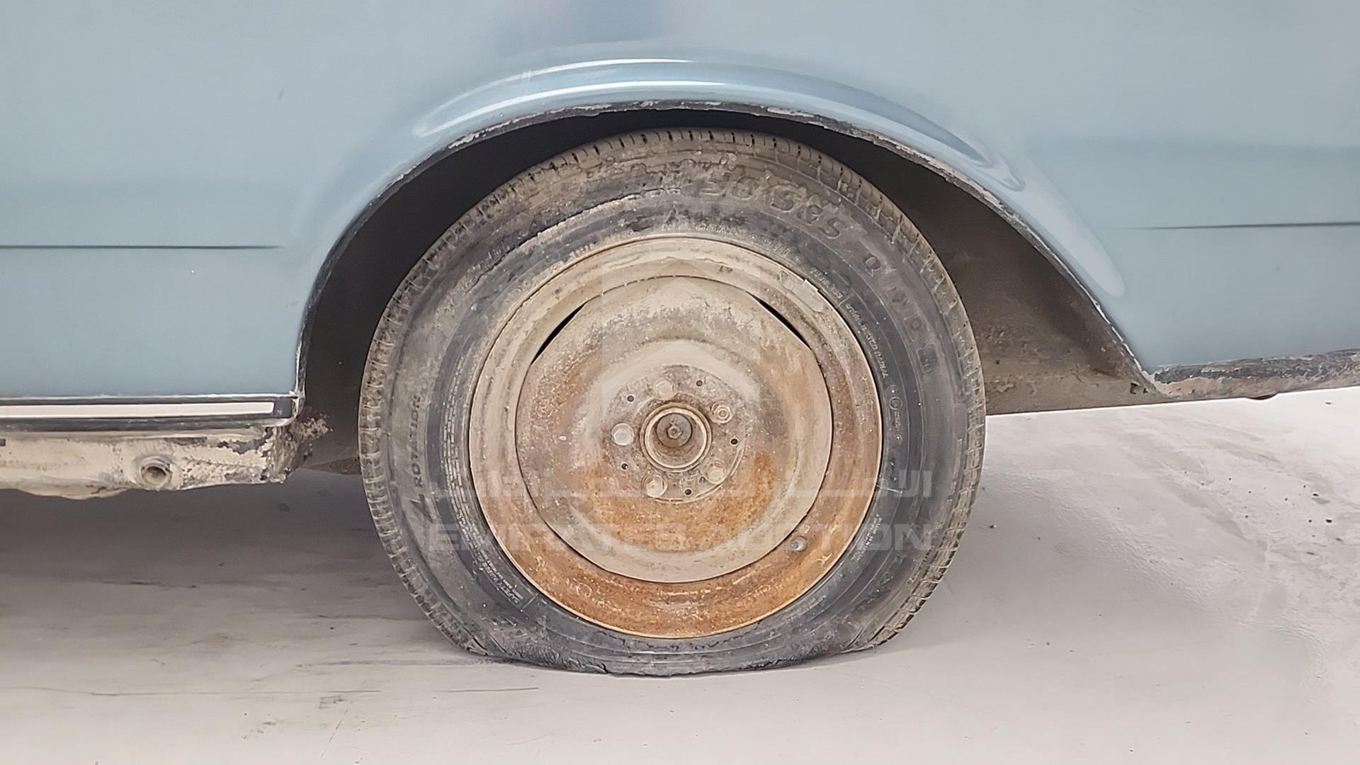 1981 MERCEDES 250 VIN: WDB12302810105896