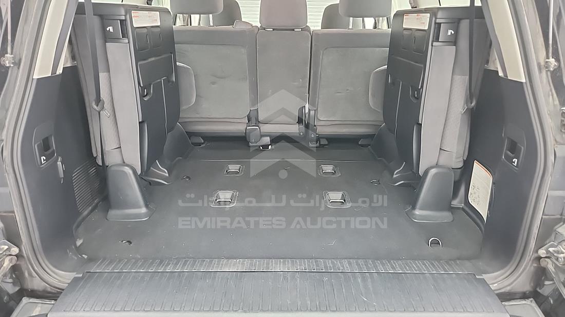 تويوتا لاند كروزر 2020 — زاوية صندوق السيارة — صورة 23