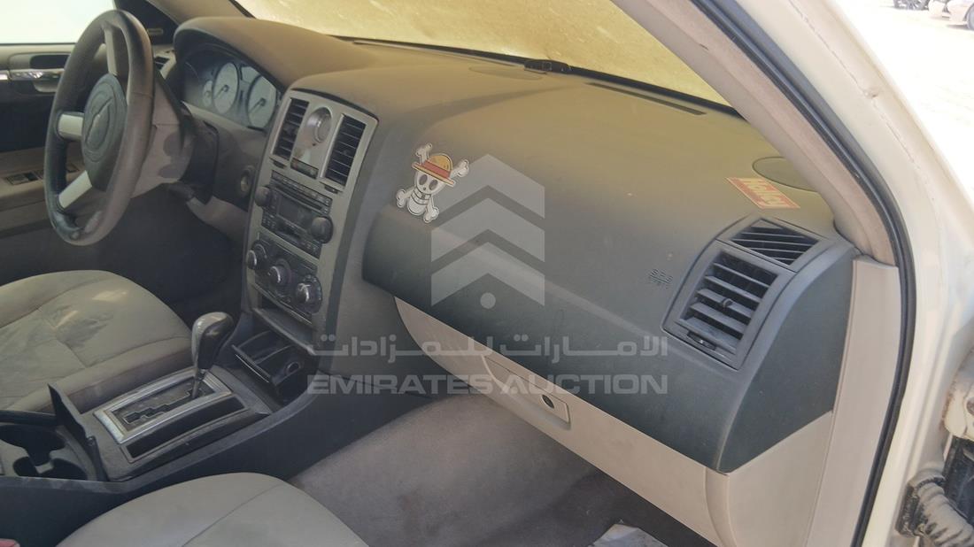 كرايزلر 300 2006 — زاوية واجهة الراكب الأمامي الأيمن — صورة 23