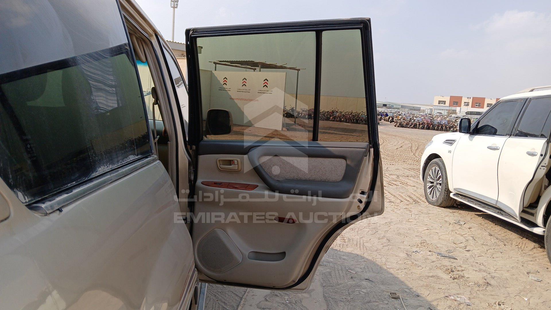 2005 TOYOTA LAND CRUISER VIN: JTEHJ09J455111569