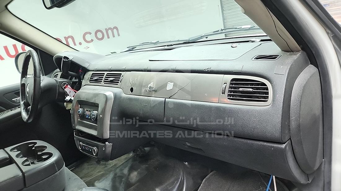 2008 Chevrolet Tahoe — Front Right Passenger Dashboard View — Photo 25