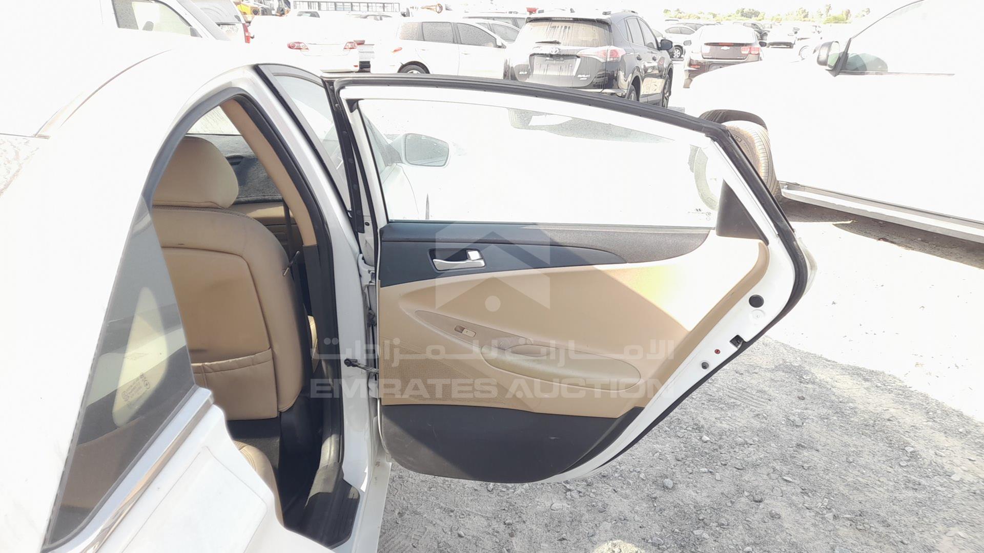 2011 HYUNDAI SONATA VIN: KMHEB41C8BA264933