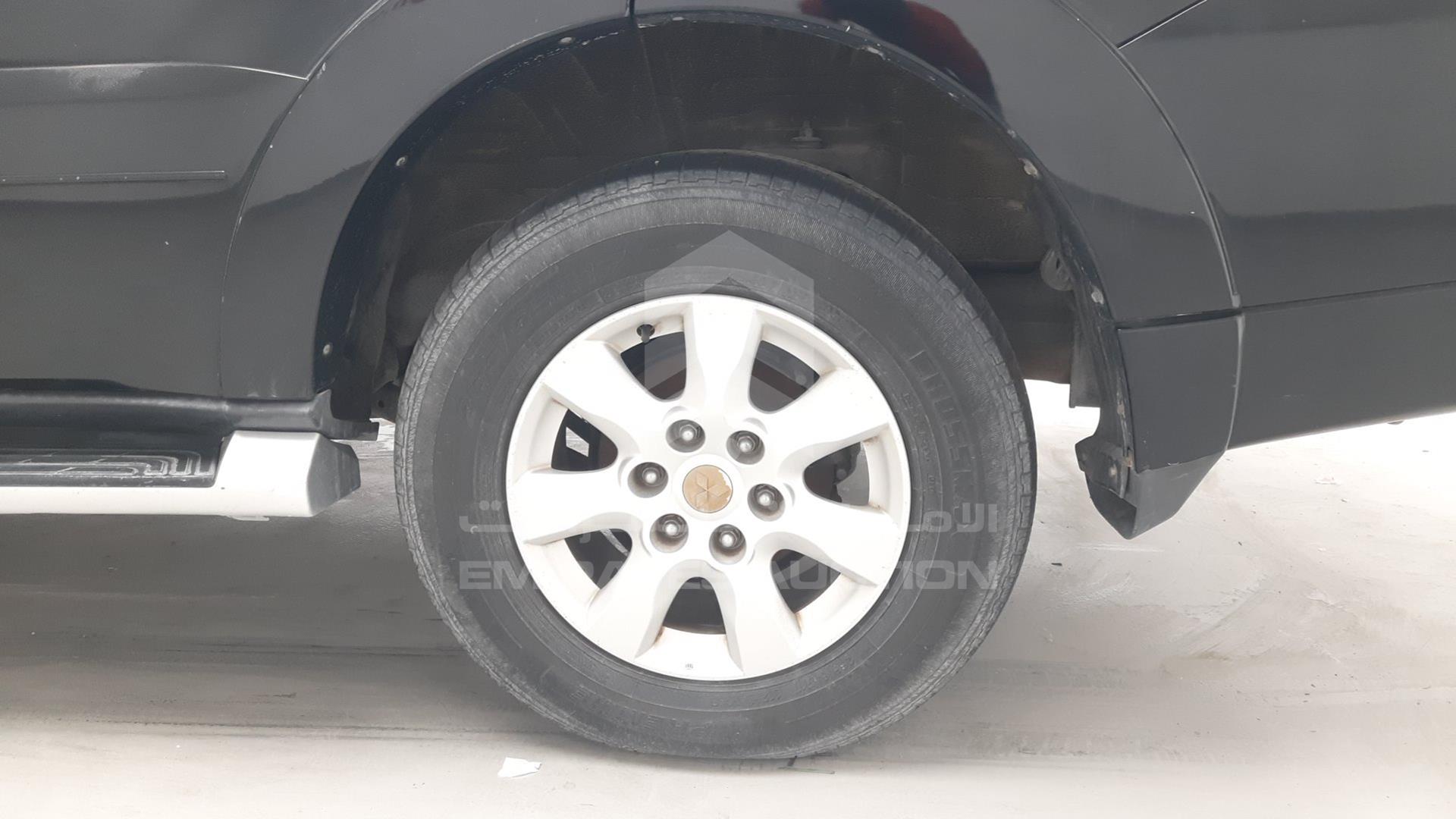 2011 MITSUBISHI PAJERO VIN: JMYLRV95WBJ706153