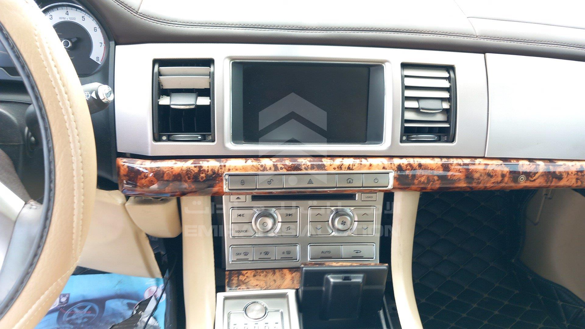 SAJAA06F09HR26198 - 2009 Jaguar XF - #429401