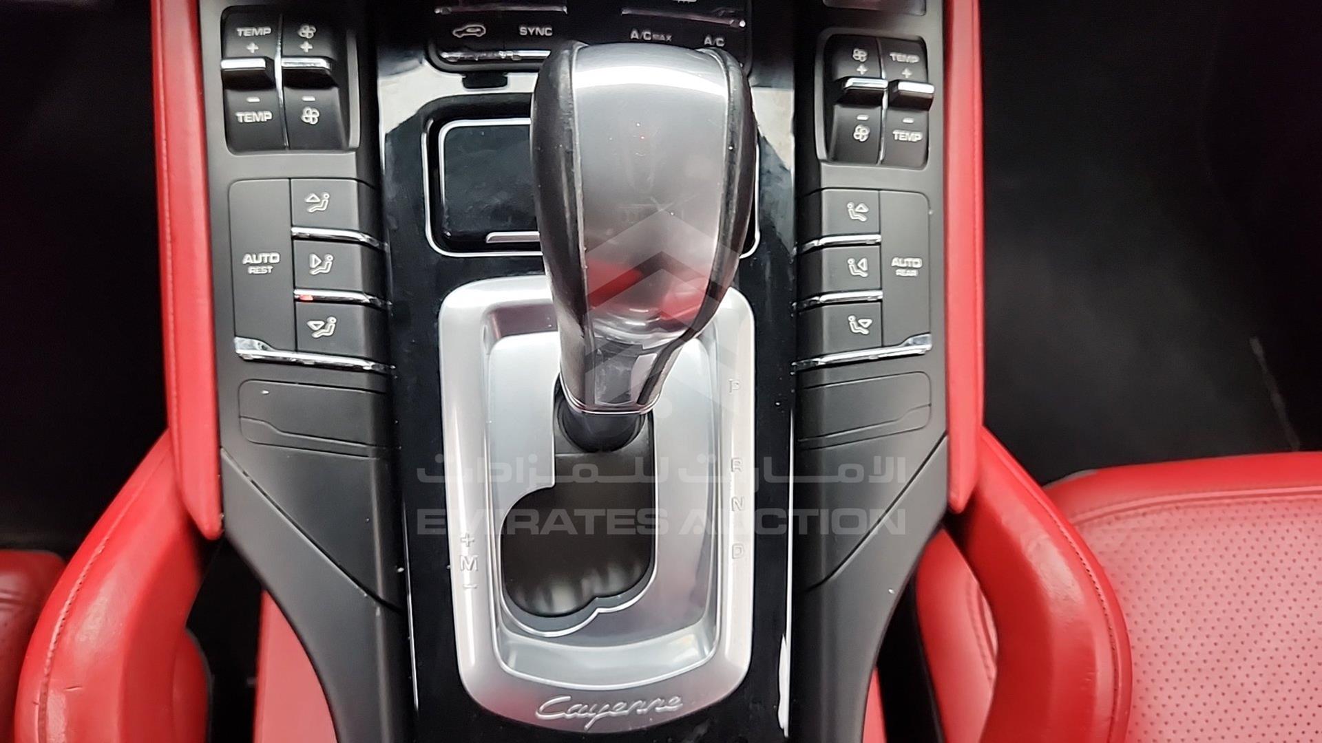 2016 PORSCHE CAYENNE VIN: WP1ZZZ92ZGLA05582