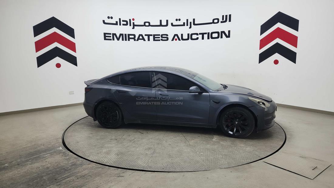 تيسلا موديل 3 2021 — الجانب الأيمن — صورة 25