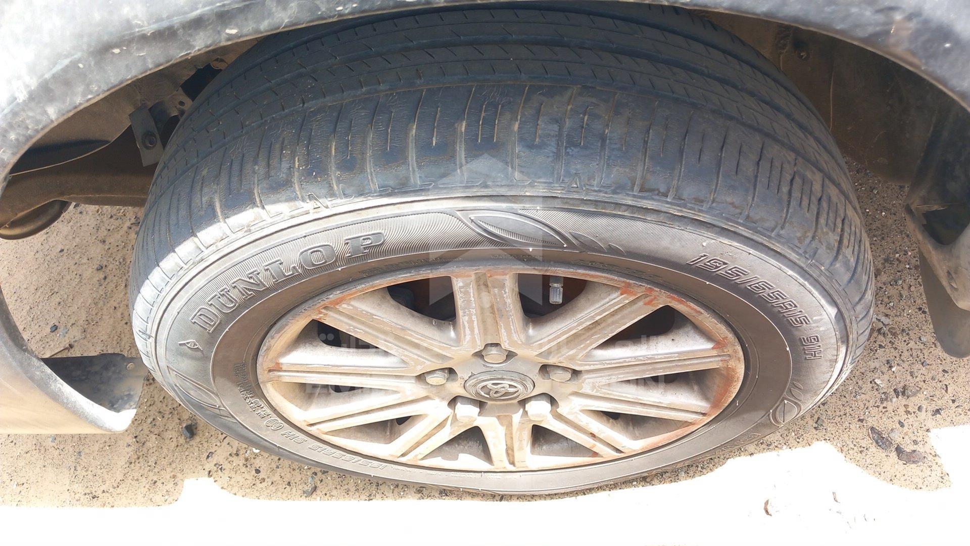 2000 TOYOTA CAMRY VIN: 4T1BG22K5YU740156