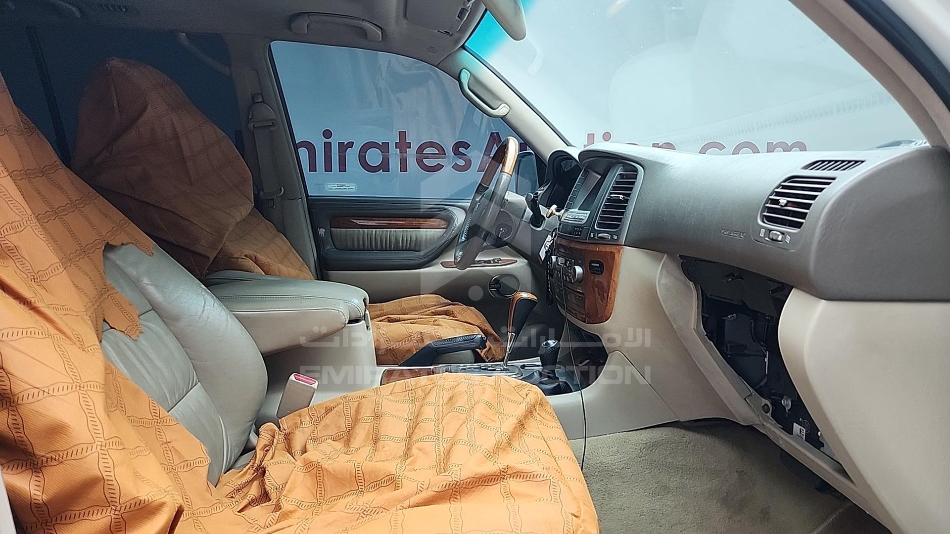 2005 LEXUS LX 470 VIN: JTJHT00W154003131