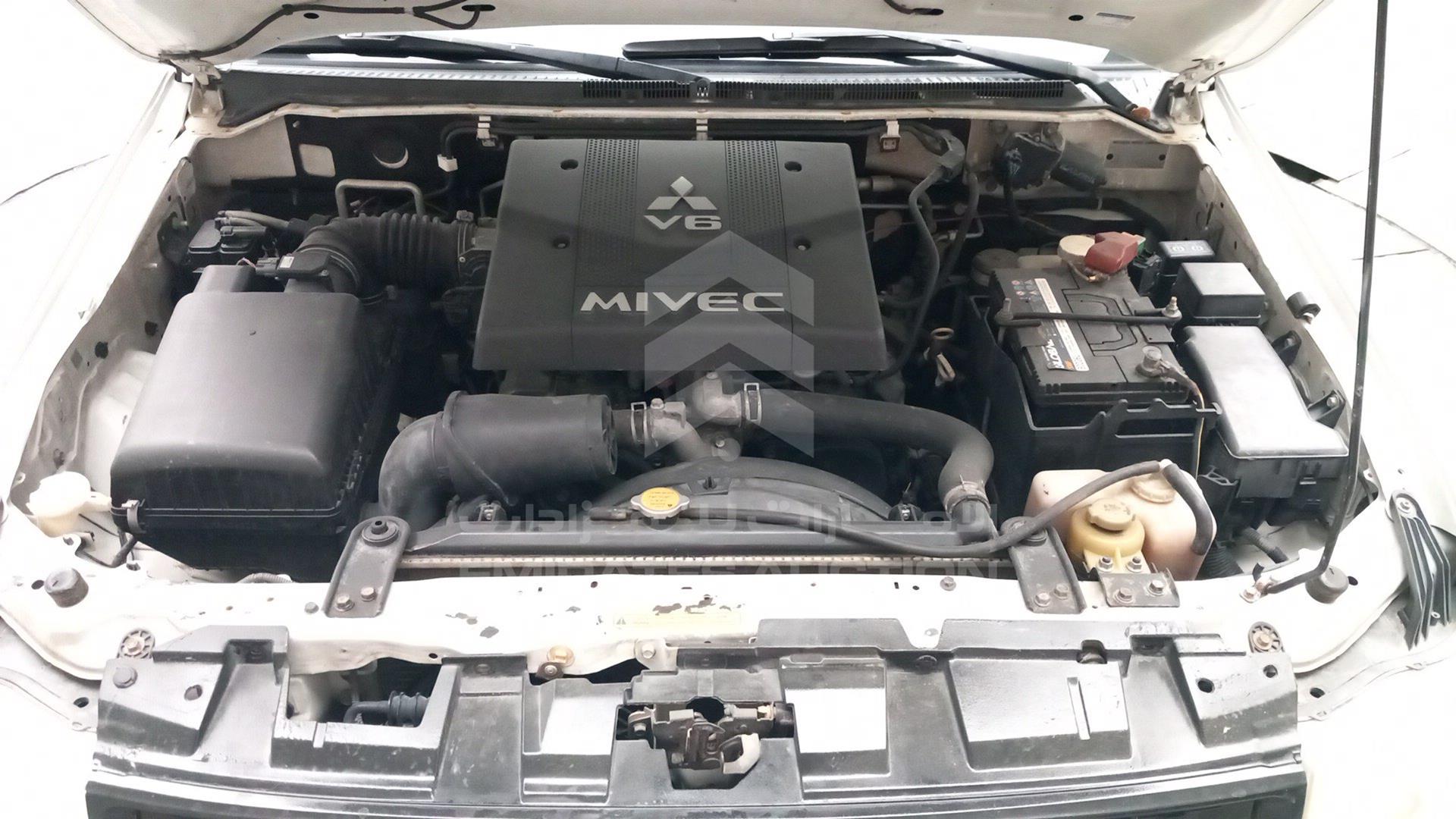 2011 MITSUBISHI PAJERO VIN: JMYLV97WB706495