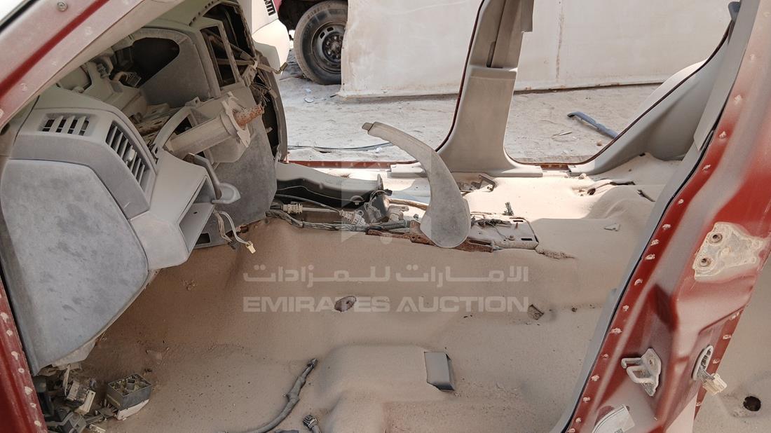 جيب جراند شيروكي 2006 — زاوية السائق الأمامية اليسرى — صورة 10
