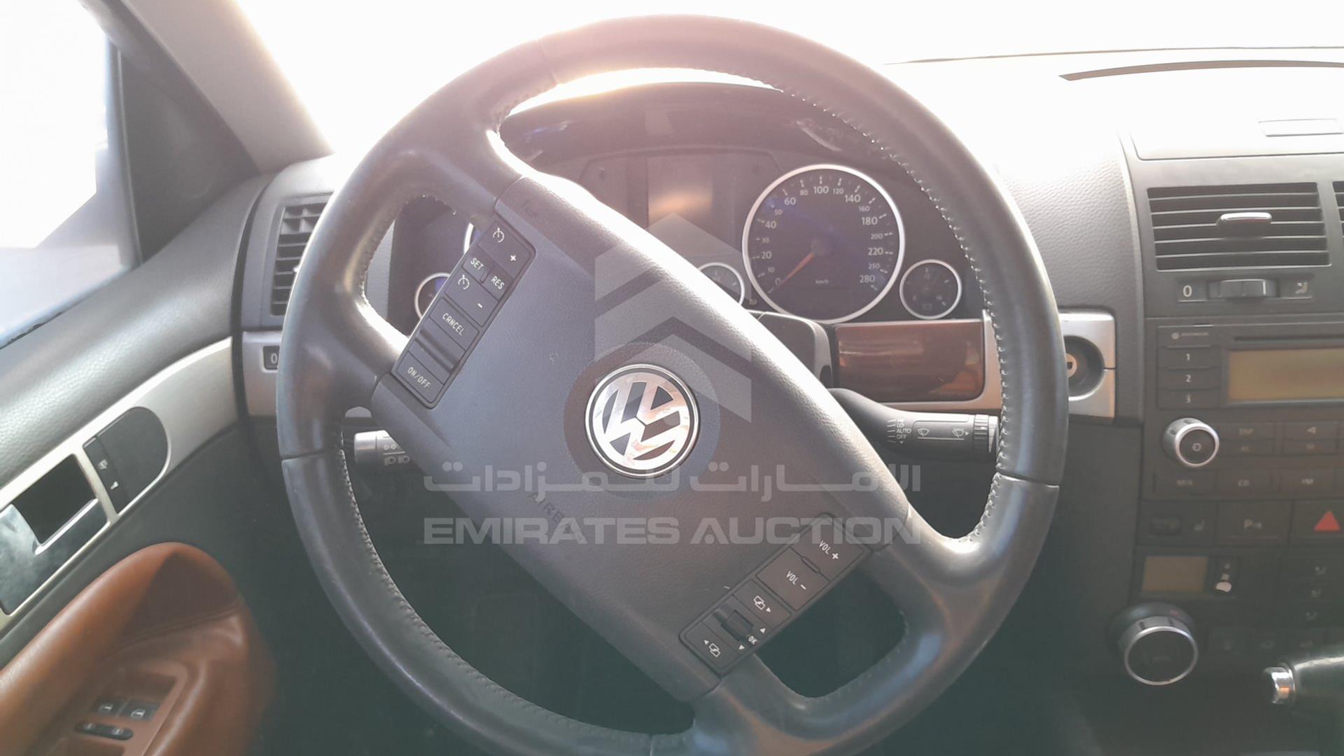 2010 VOLKSWAGEN TOUAREG VIN: WVGAL27L4AD011385