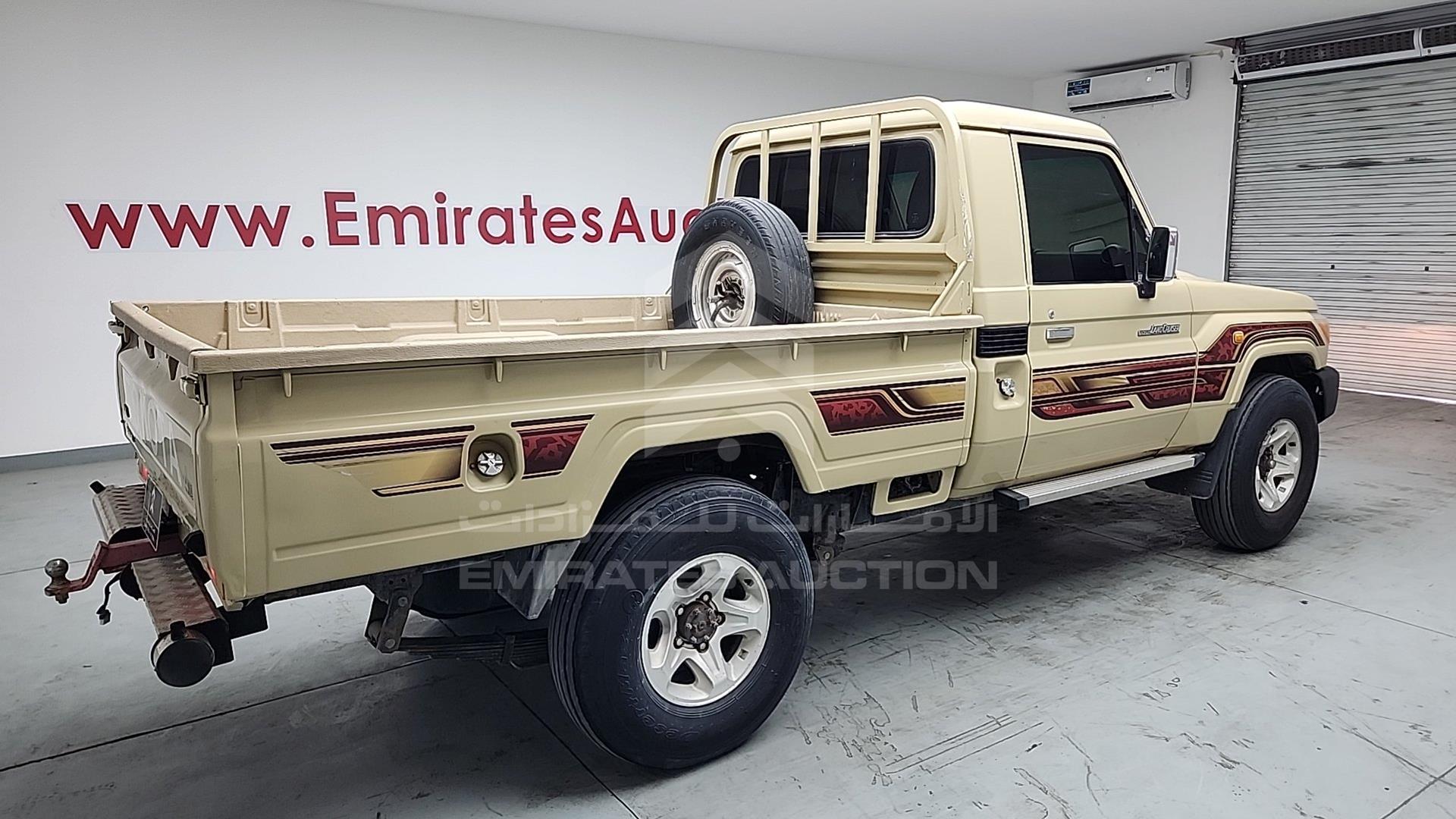 2013 TOYOTA LAND CRUISER VIN: JTFLU73J1D4546021