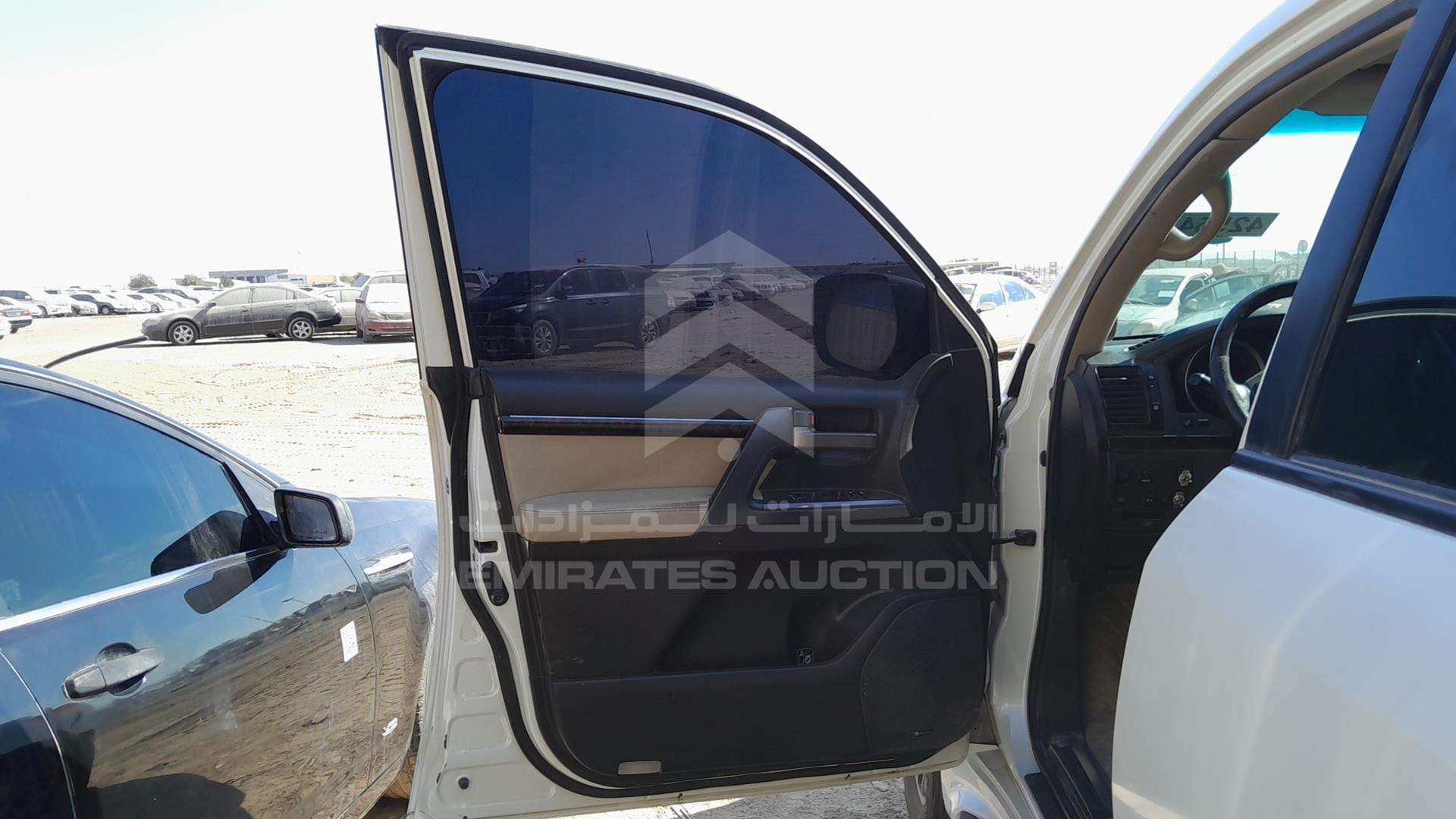 2011 TOYOTA LAND CRUISER VIN: JTMHT05J7B4041507