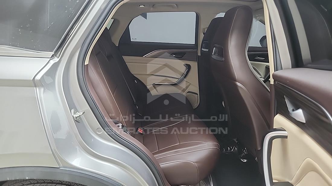 بيستون T77 2026 — زاوية الراكب الخلفي اليمنى — صورة 22