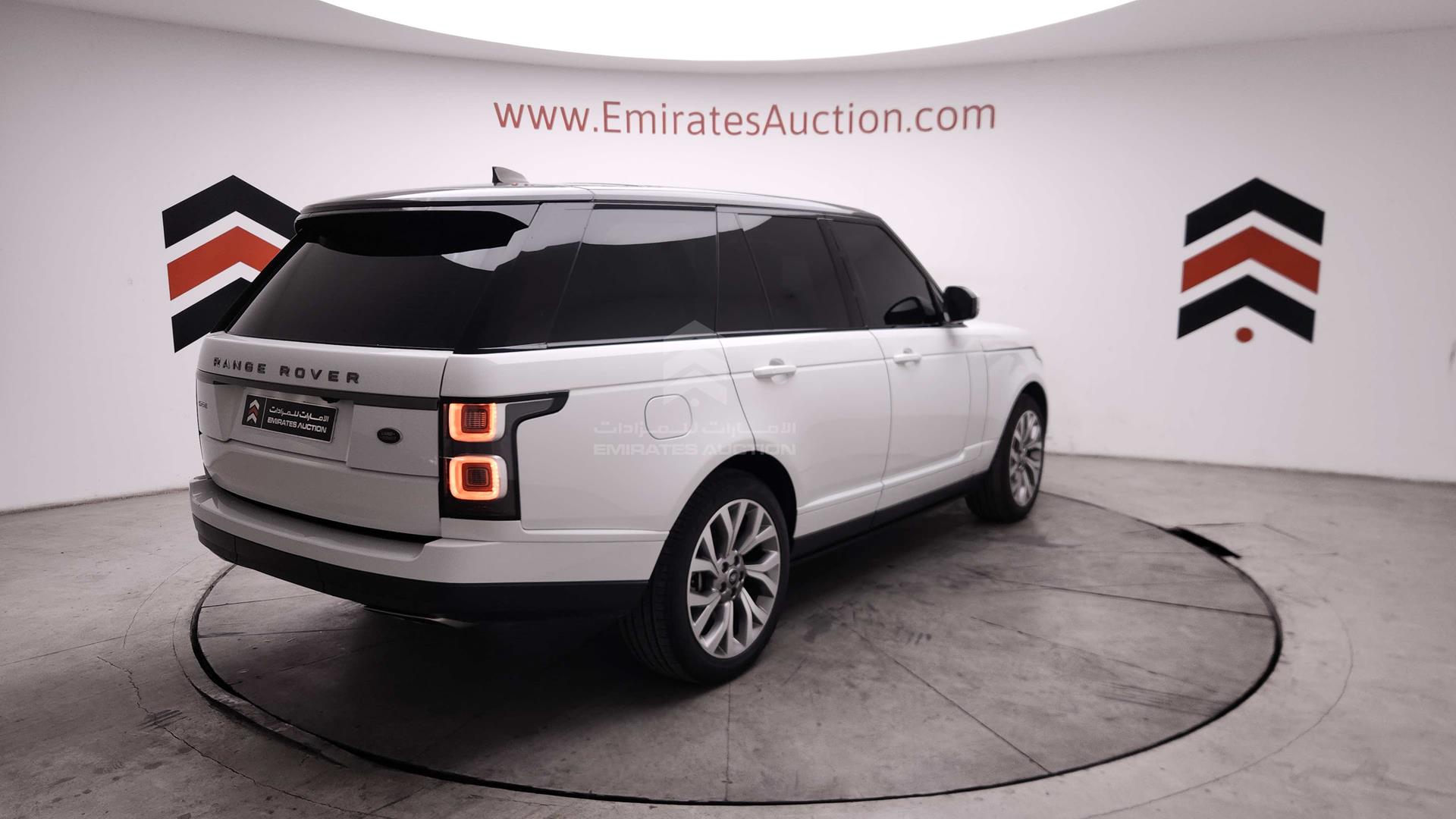 2018 RANGE ROVER HSE VIN: SALGA2BV0JA389243