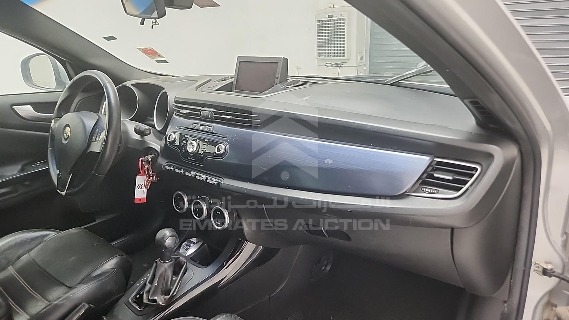 2014 ALFA ROMEO GILULIETTA VIN: ZARCABCA0E7216185