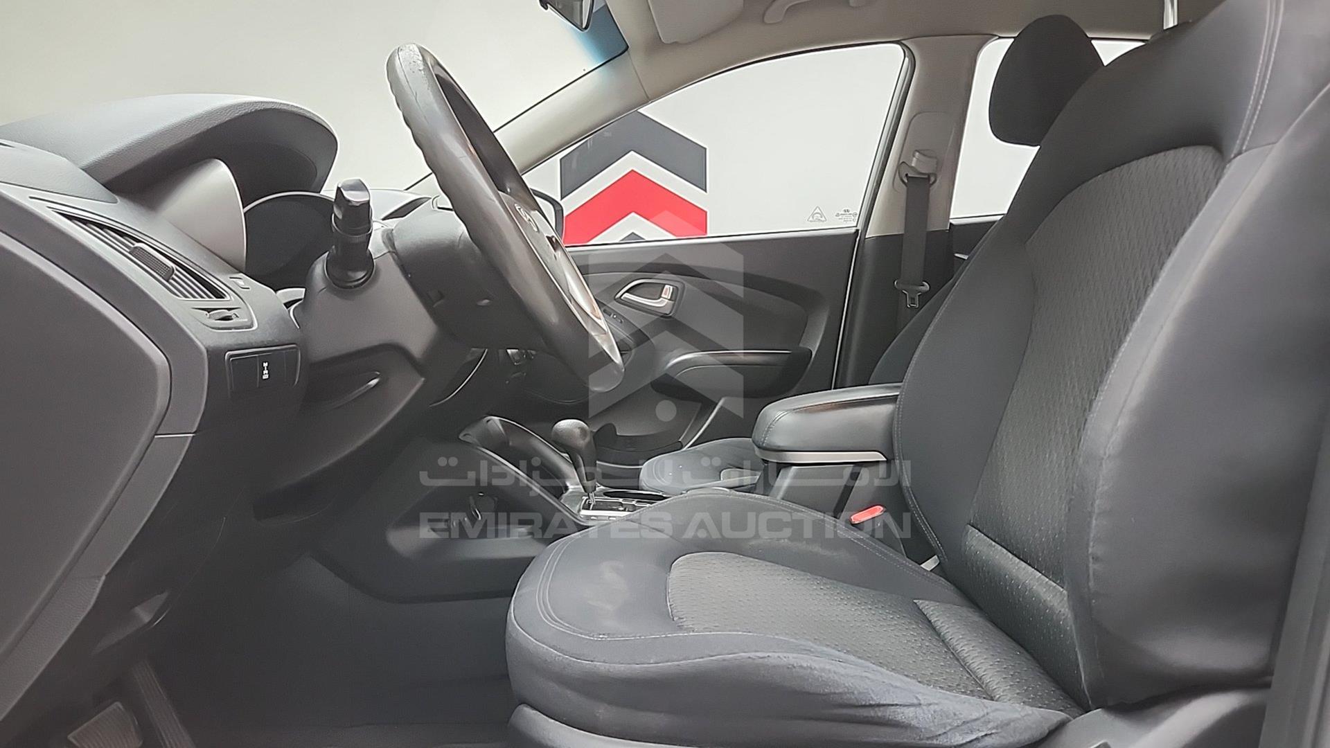 2011 HYUNDAI TUCSON VIN: KMHJT81B4BU132406