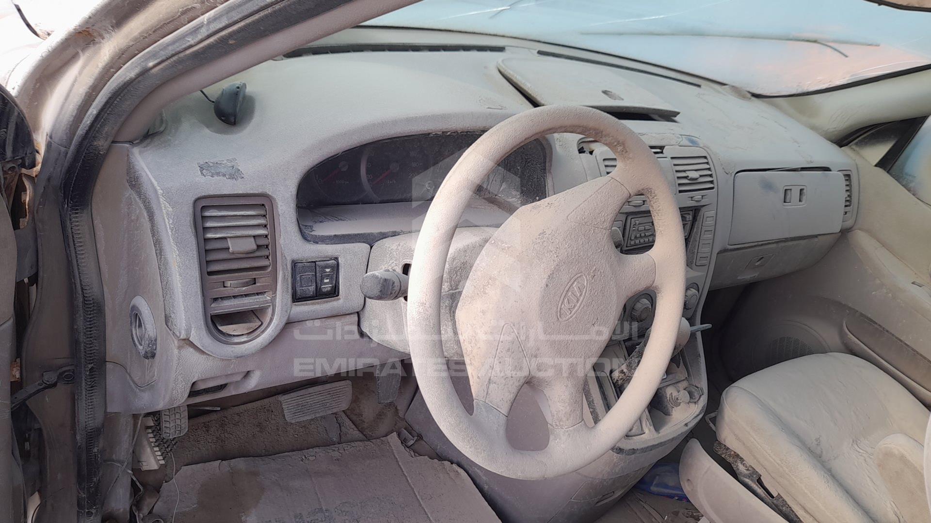 2005 KIA CARNIVAL VIN: KNAUP752856719725