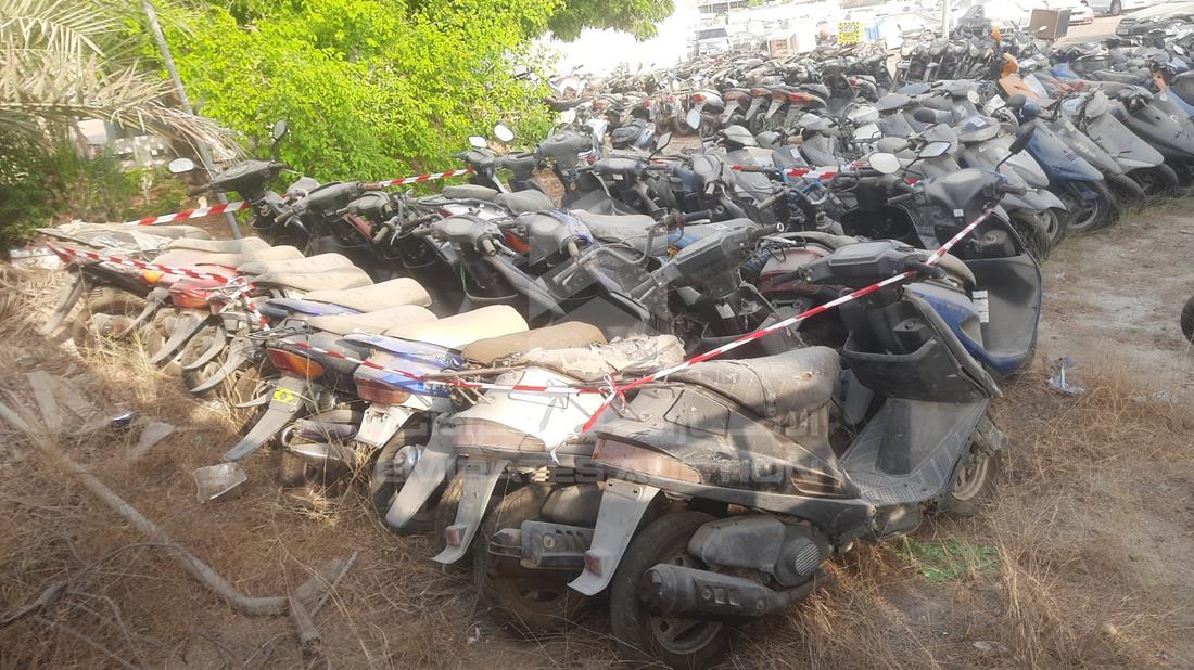 21 Scooters - Scrap without document — Rear Right Angle — Photo 20