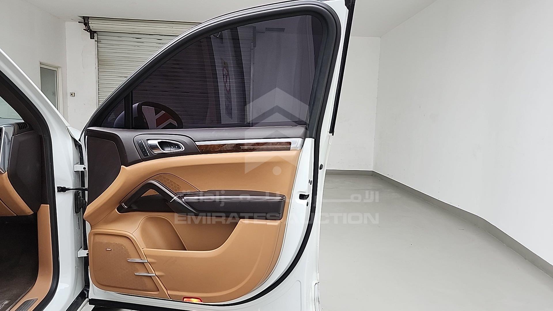 2013 PORSCHE CAYENNE GTS VIN: WP1ZZZ92ZDLA45314