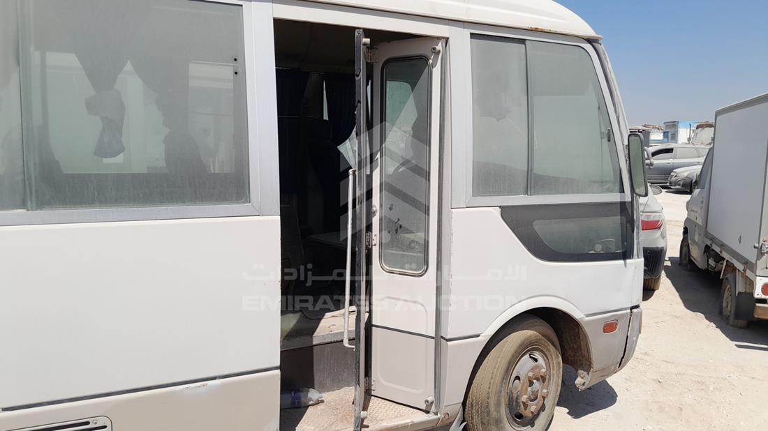 2006 Mitsubishi Rosa — Rear Right Door — Photo 21