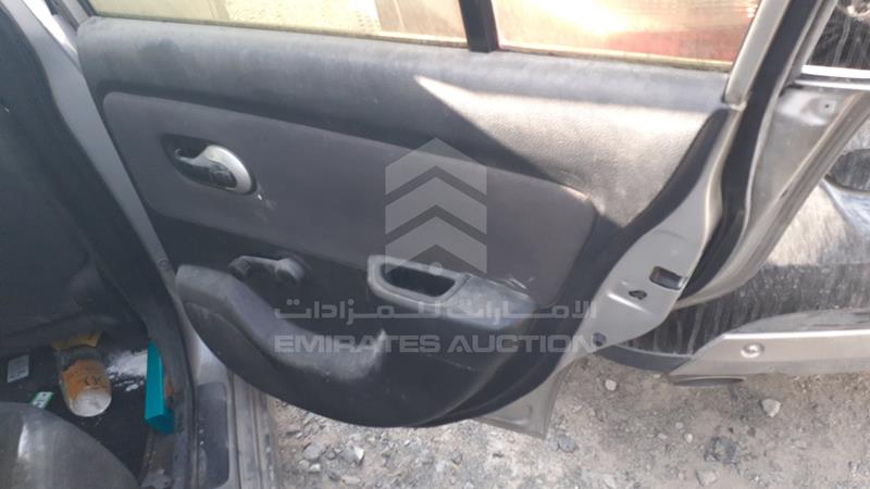 JN1CC13C76T003133 Auction: EmiratesAuction Lot: 409145 JN1CC13C76T003133 Nissan 2006 SILVER Photo 20