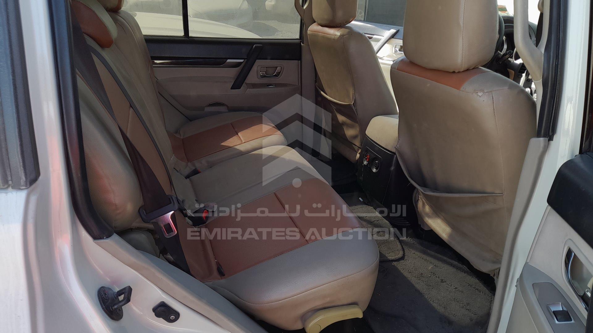 2011 MITSUBISHI PAJERO VIN: JMYLRV95WBJ703096