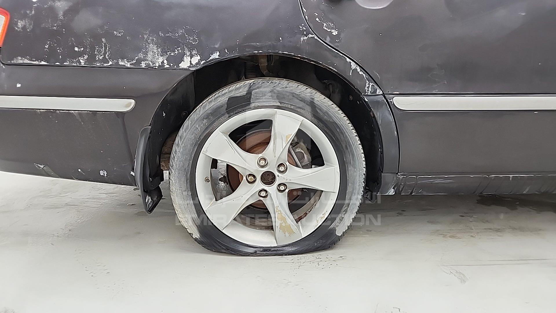 2006 KIA OPIRUS VIN: KNALD224365093828