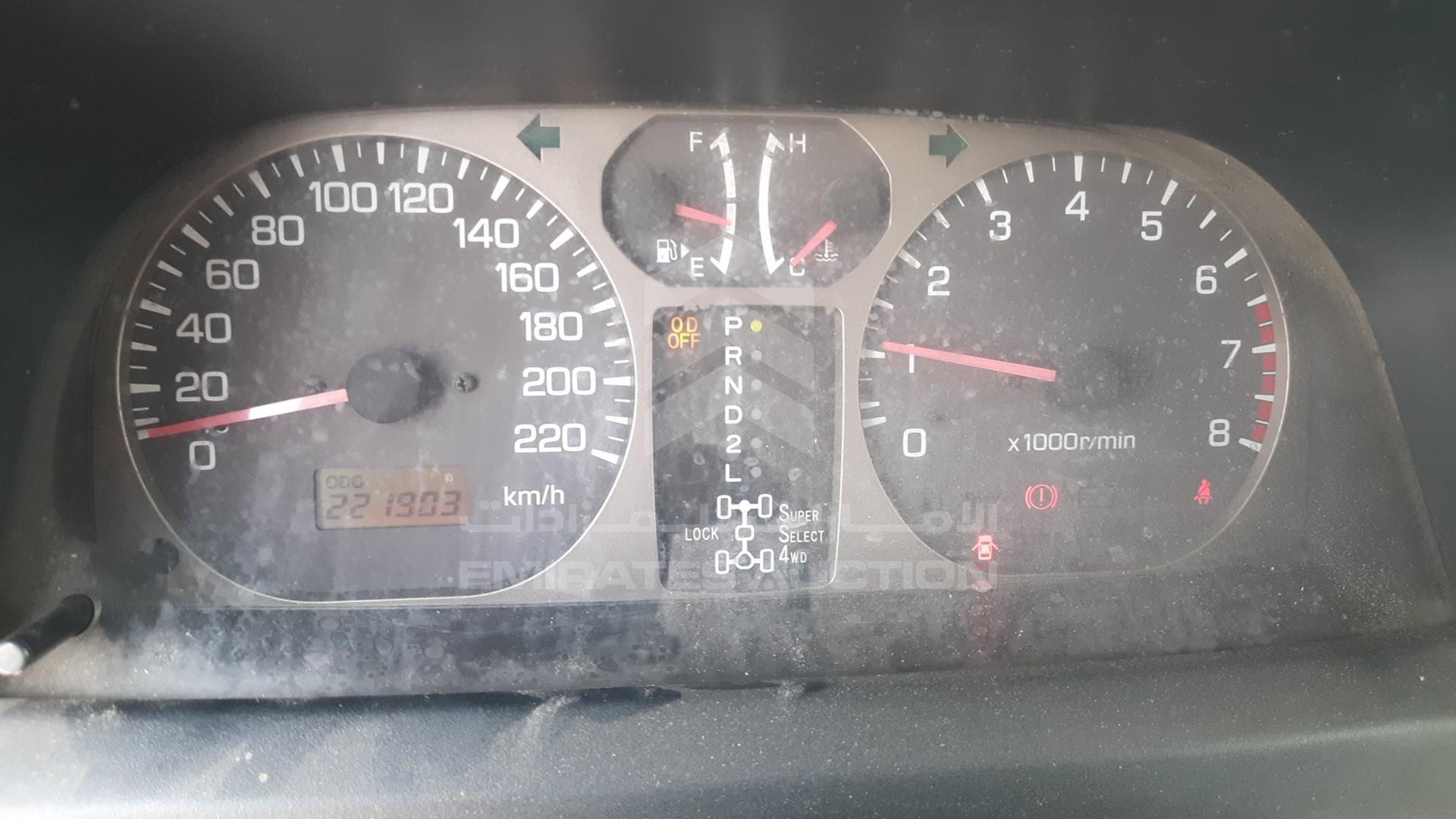 2000 MITSUBISHI PAJERO VIN: JMYLRH76WYY700118