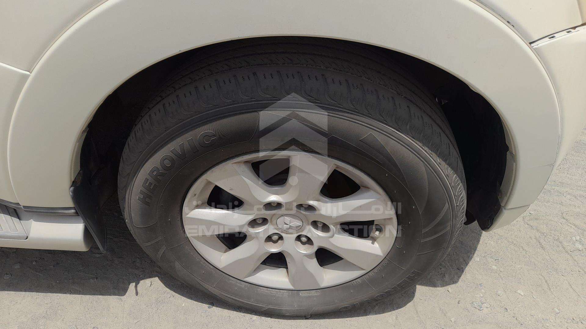 2010 MITSUBISHI PAJERO VIN: JMYLRV95WAJ711426