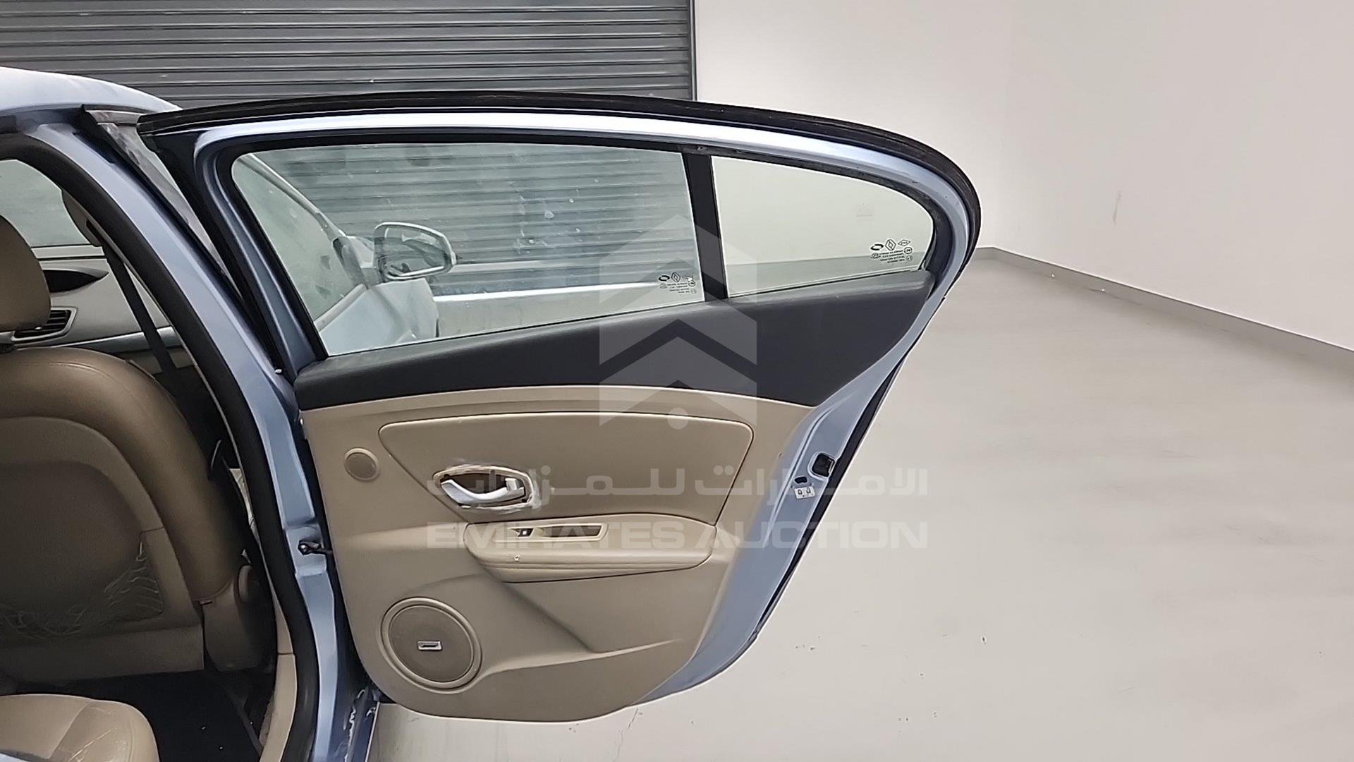 2012 RENAULT FLUENCE VIN: VF1LZLDT8CC246837