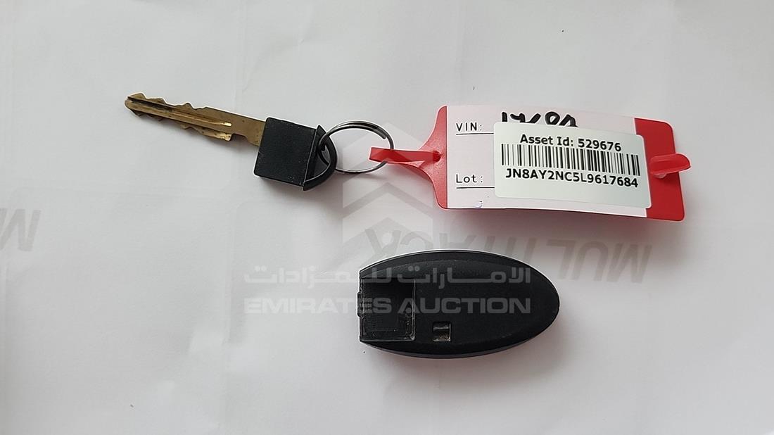 2020 Nissan Armada — Keys — Photo 7