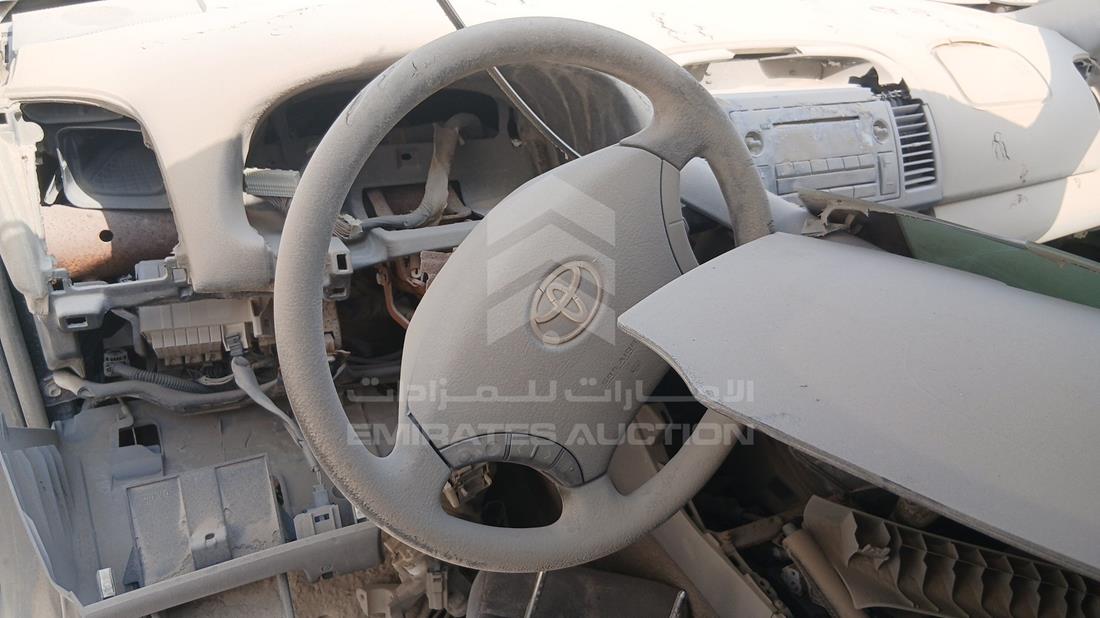 2006 Toyota Camry — Steering & Mounted Controls — Photo 13