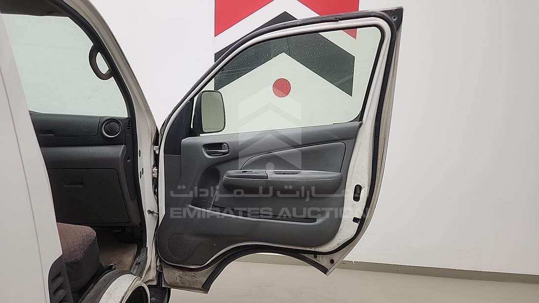 نيسان أورفان 2013 — الباب الأمامي الأيمن — صورة 19