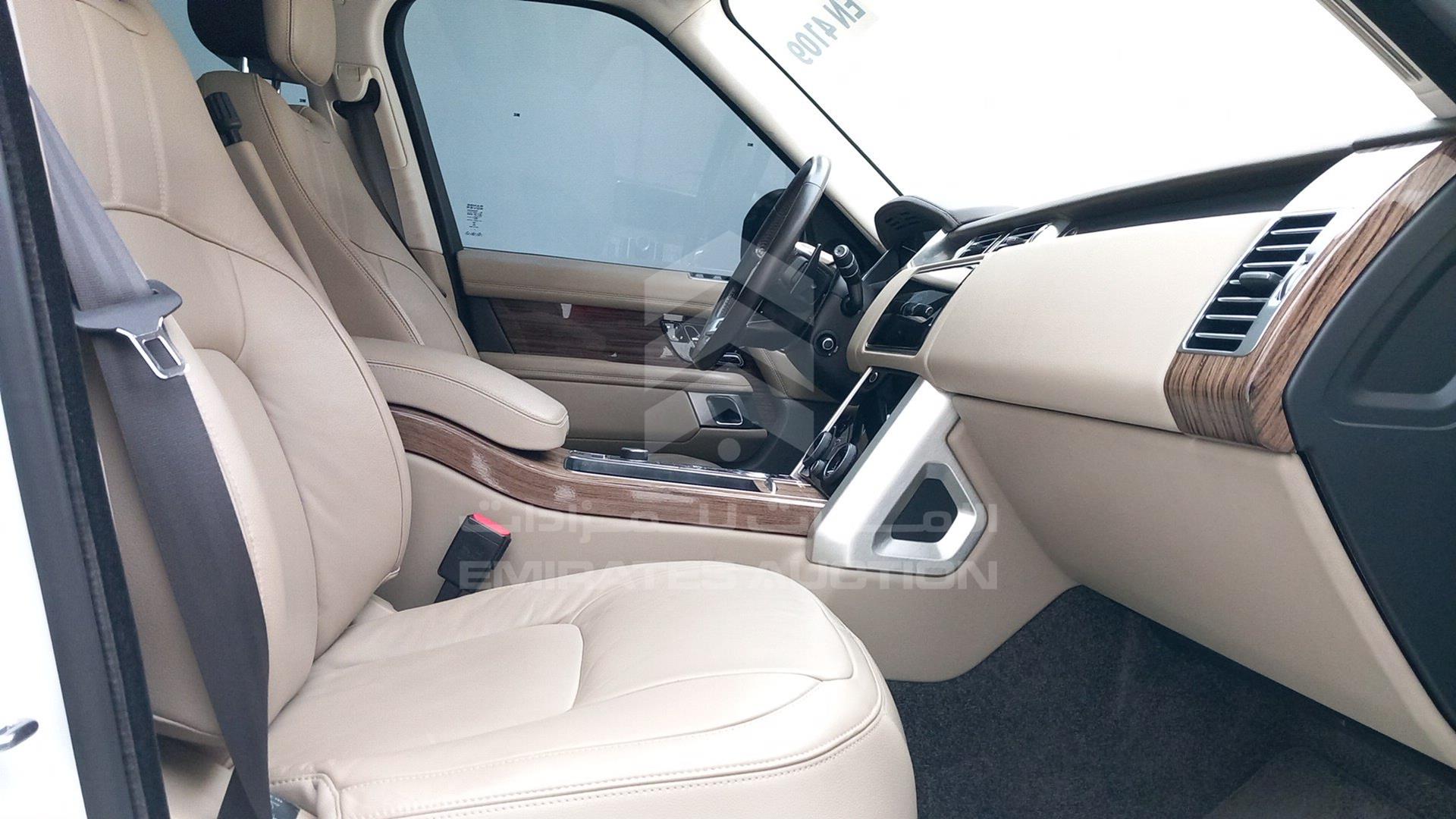 2018 RANGE ROVER HSE VIN: SALGA2BVXJA395227